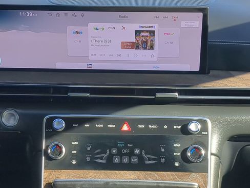 Certified 2025 Genesis GV80 3.5T Prestige image 17