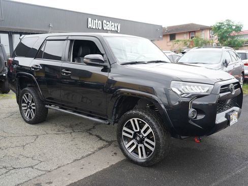 Used 2022 Toyota 4Runner SR5 Premium AWD/4WD image 3