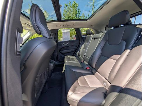 Certified 2025 Volvo XC60 B5 Core AWD/4WD image 16