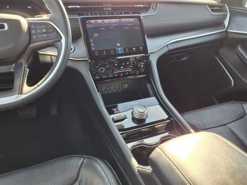 Used 2023 Jeep Grand Cherokee L Limited w/ Luxury Tech Group II image 7