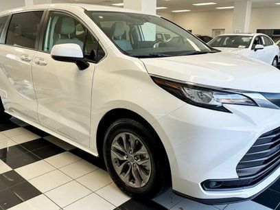 Used 2022 Toyota Sienna LE