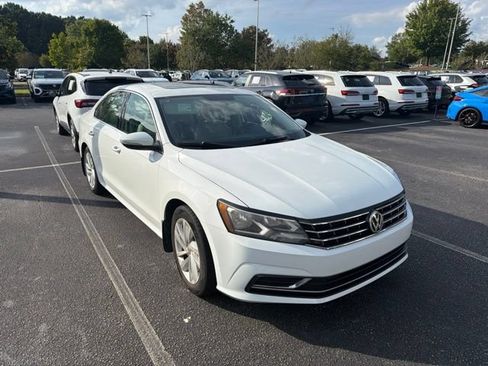Used 2018 Volkswagen Passat 2.0T SE FWD image 7