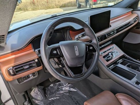 Certified 2024 Lincoln Aviator Reserve w/ Equipment Group 201A image 11