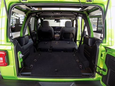 New 2026 Jeep Wrangler Unlimited Rubicon w/ Safety Group image 31