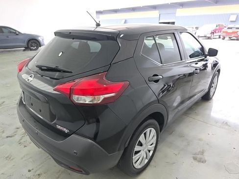 Used 2020 Nissan Kicks S image 2