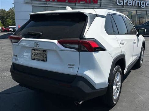 Used 2021 Toyota RAV4 XLE AWD/4WD image 3