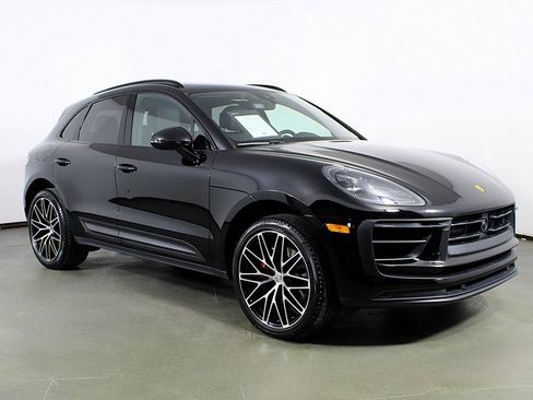 Certified 2023 Porsche Macan S image 9