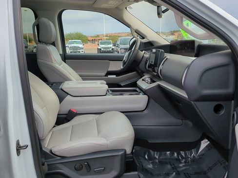 Used 2025 Ford Expedition Max Active AWD/4WD image 32
