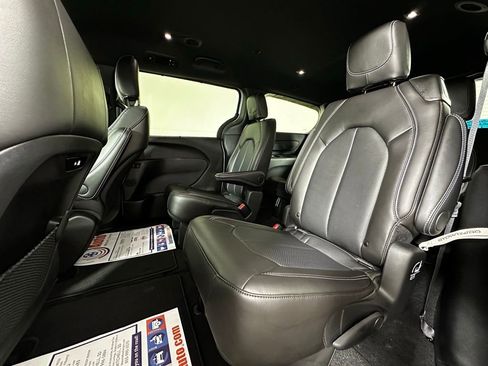 New 2026 Chrysler Pacifica Select image 18