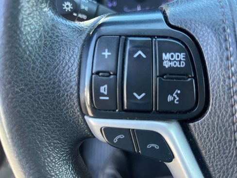 Used 2019 Toyota Highlander LE image 19