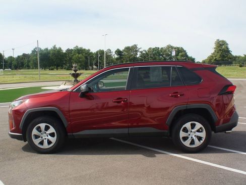 Used 2019 Toyota RAV4 LE FWD image 11