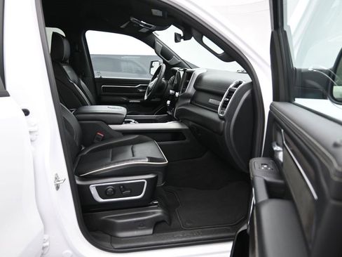 Used 2025 RAM 1500 Laramie image 30