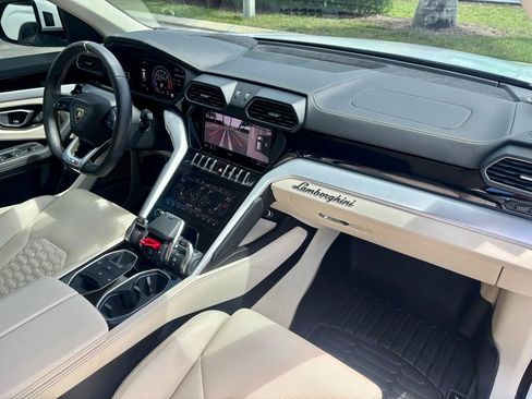 Used 2020 Lamborghini Urus AWD/4WD image 25