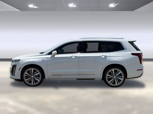 Used 2025 Cadillac XT6 Premium Luxury FWD image 2