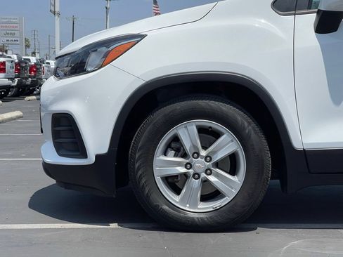 Used 2022 Chevrolet Trax LS w/ Tint and Cruise Package FWD image 11