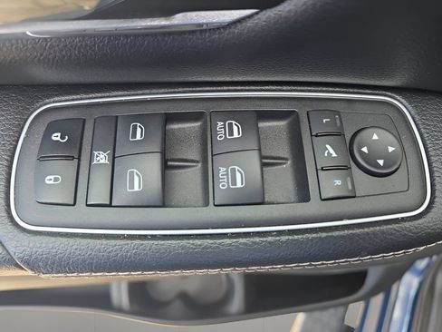 Used 2023 RAM 1500 Laramie AWD/4WD image 34