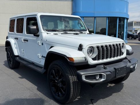Used 2025 Jeep Wrangler Unlimited Sahara AWD/4WD image 30