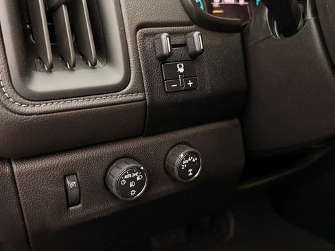 Used 2022 GMC Canyon Elevation w/ Elevation Premium Package AWD/4WD image 16