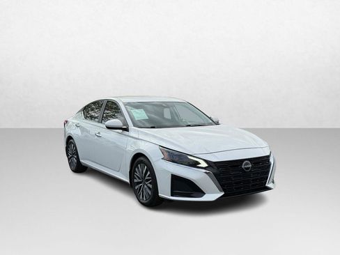 Used 2023 Nissan Altima 2.5 SV FWD image 12