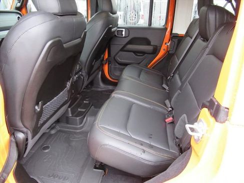 Used 2025 Jeep Wrangler Sahara image 30