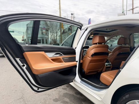 Used 2017 BMW 750i xDrive image 20