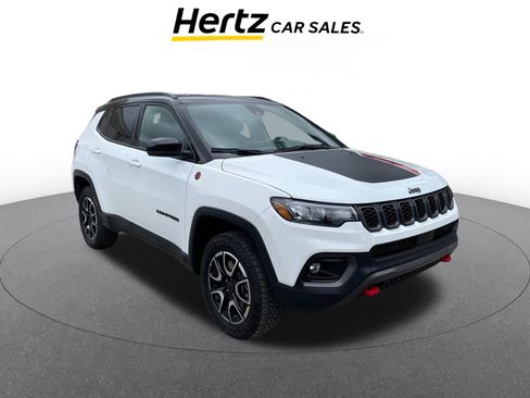 Used 2025 Jeep Compass Trailhawk image 1
