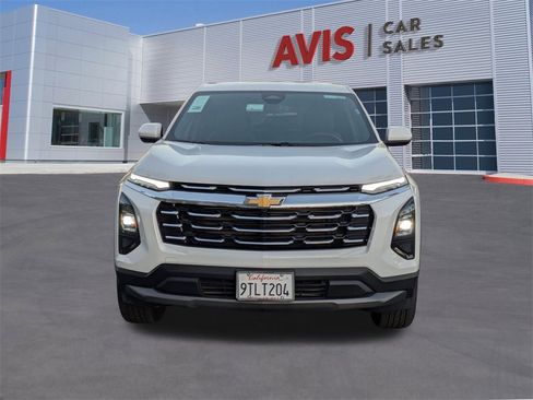 Used 2025 Chevrolet Equinox LT image 2