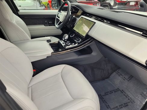 Used 2023 Land Rover Range Rover Sport SE image 13