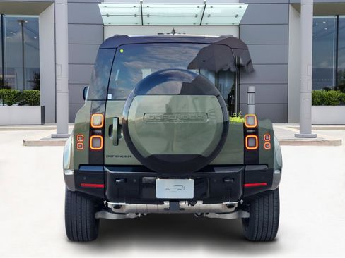 New 2026 Land Rover Defender 110 X-Dynamic SE image 6