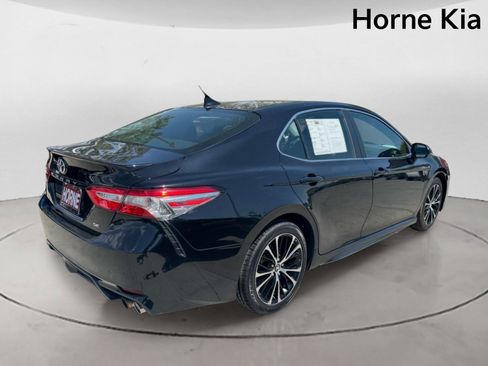 Used 2019 Toyota Camry SE FWD image 4