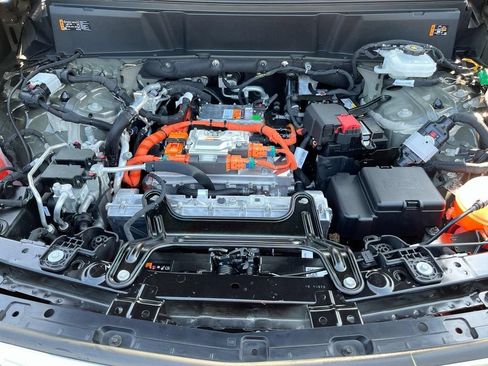 New 2026 Cadillac Vistiq Premium Luxury w/ LPO, Floor Liner Package AWD/4WD image 33