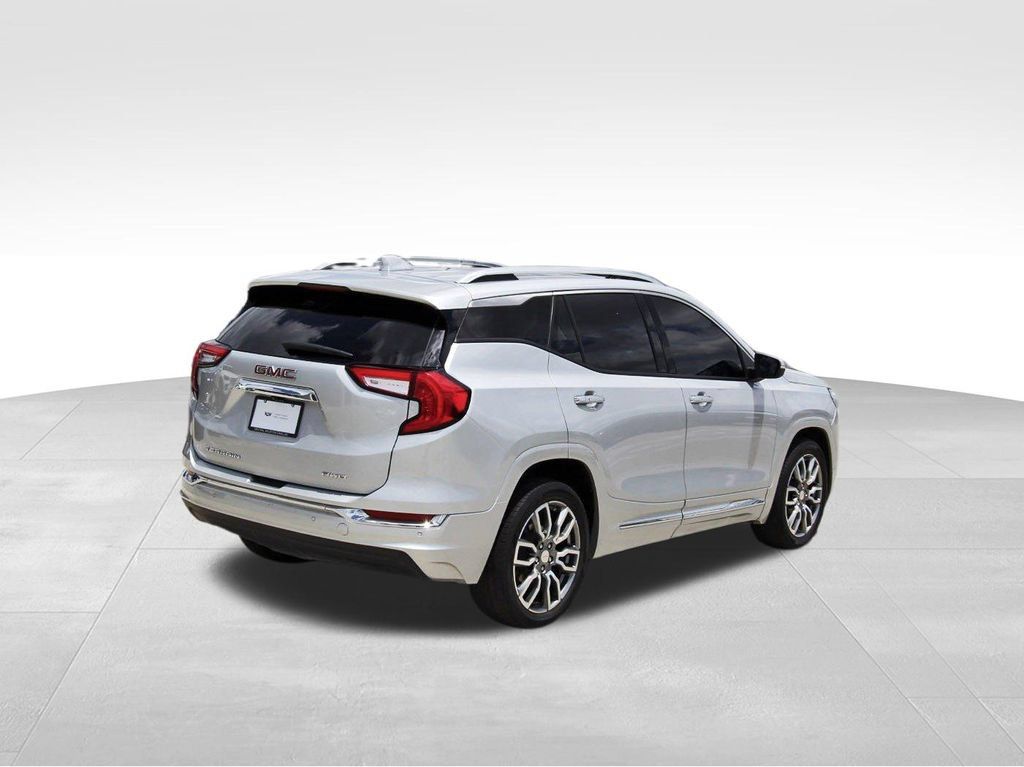 Used 2022 GMC Terrain Denali w/ Denali Premium Package AWD/4WD image 4