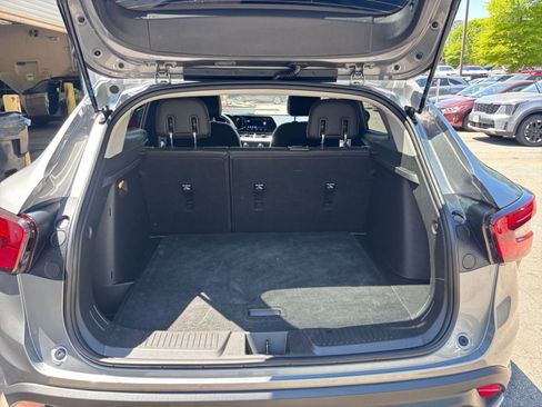Used 2025 Chevrolet Trax LT image 32