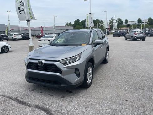 Used 2020 Toyota RAV4 XLE w/ Convenience Package FWD image 3