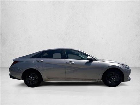 Used 2022 Hyundai Elantra SEL w/ Cargo Package FWD image 5