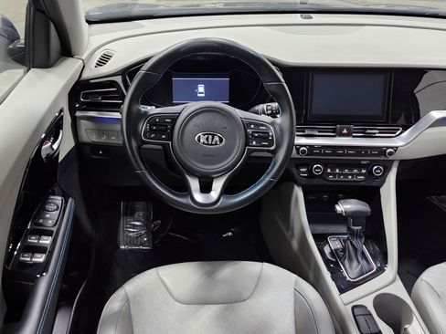 Used 2020 Kia Niro Touring image 24