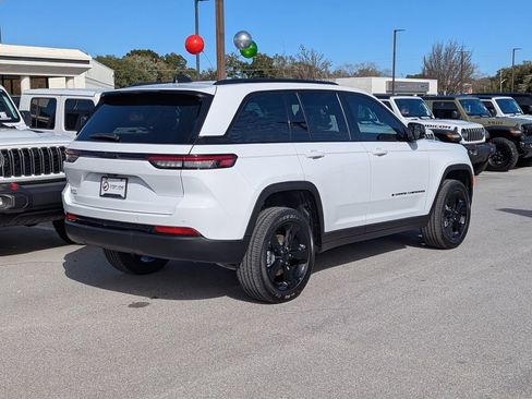 New 2025 Jeep Grand Cherokee Altitude RWD image 5