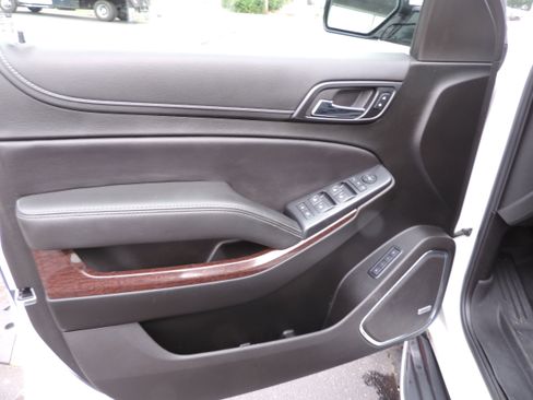 Used 2019 GMC Yukon XL SLT image 16