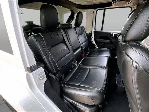 Used 2022 Jeep Wrangler Unlimited Sahara w/ Cold Weather Group AWD/4WD image 19