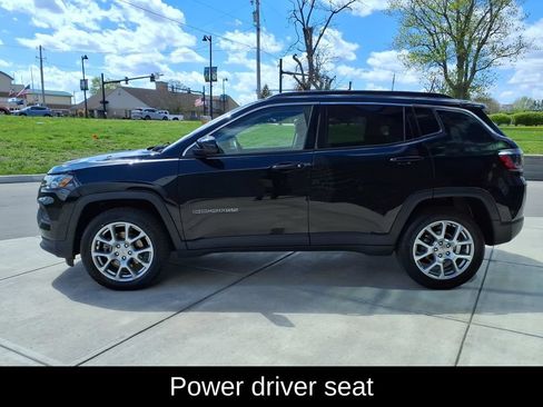 Used 2022 Jeep Compass Latitude w/ Sun and Sound Group AWD/4WD image 4