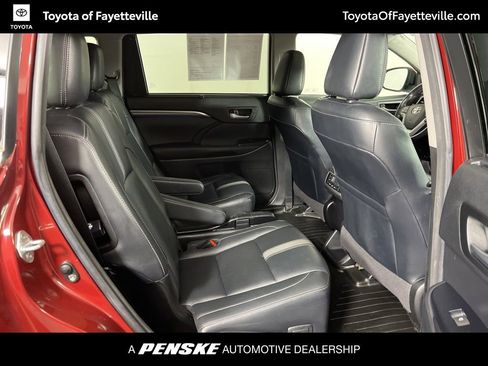 Used 2017 Toyota Highlander SE image 9