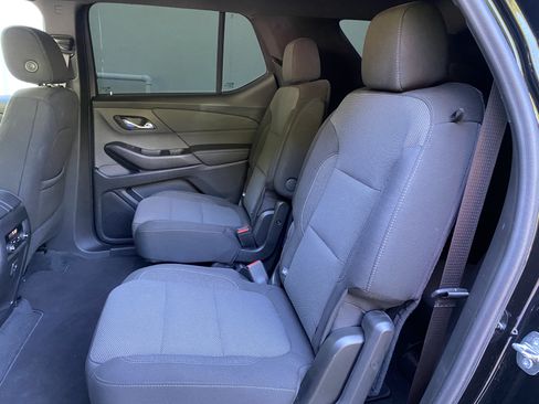 Used 2023 Chevrolet Traverse LT FWD image 36