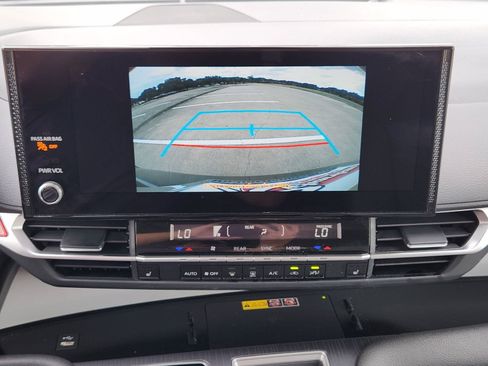 Used 2026 Toyota Sienna XLE FWD image 24