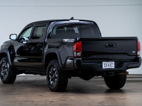 Used 2019 Toyota Tacoma TRD Off-Road w/ Technology Package AWD/4WD image 5