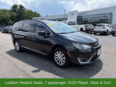 Used 2017 Chrysler Pacifica Touring-L FWD image 3