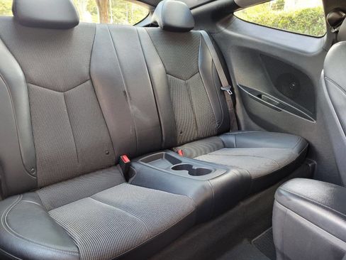 Used 2013 Hyundai Veloster w/ Style Pkg image 6