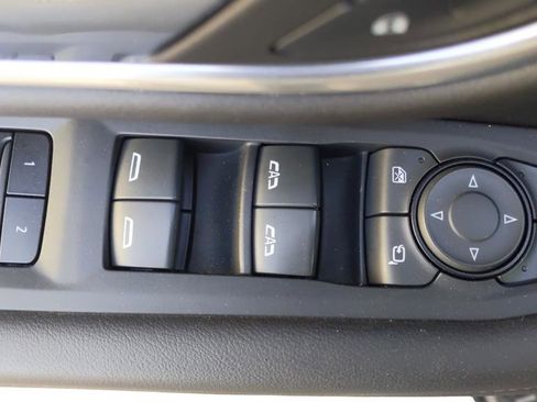 Used 2023 Chevrolet Suburban Z71 w/ Luxury Package image 16