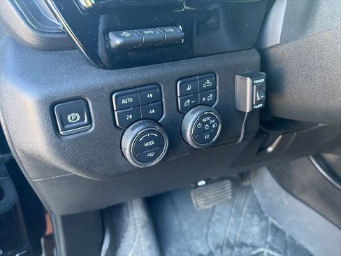 Used 2025 Chevrolet Silverado 2500 ZR2 w/ Technology Package AWD/4WD image 17