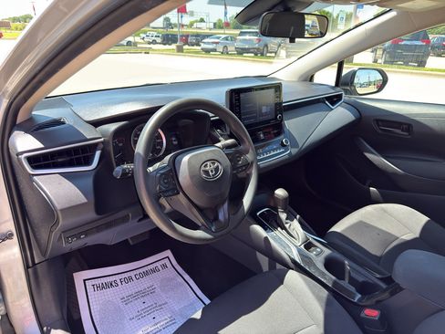 Used 2022 Toyota Corolla LE FWD image 9
