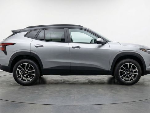 Used 2025 Chevrolet TrailBlazer LT image 11